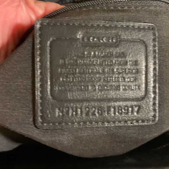 FINAL REDUCTION Coach Signature logo shoulder bag in like new condition - Picture 9 of 14